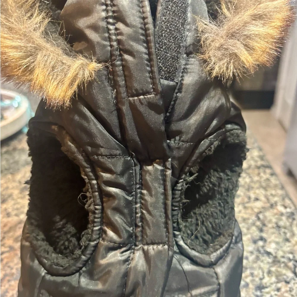 Juicy Couture Pet Black Puffer Jacket with Pink Logo.